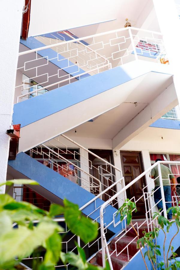 טריחה Hostal Zeballos מראה חיצוני תמונה