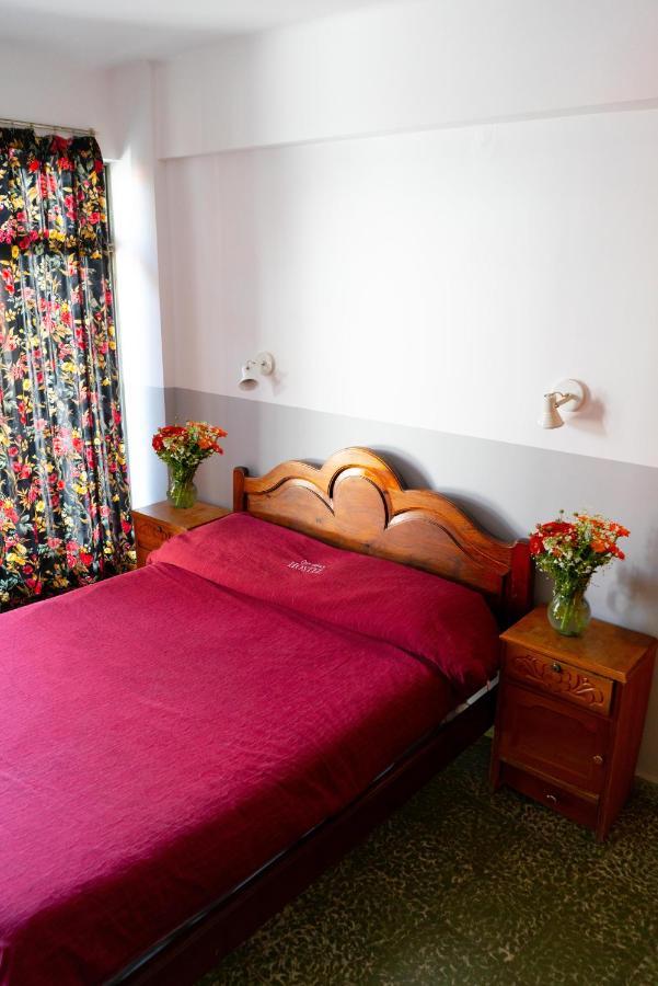 טריחה Hostal Zeballos מראה חיצוני תמונה