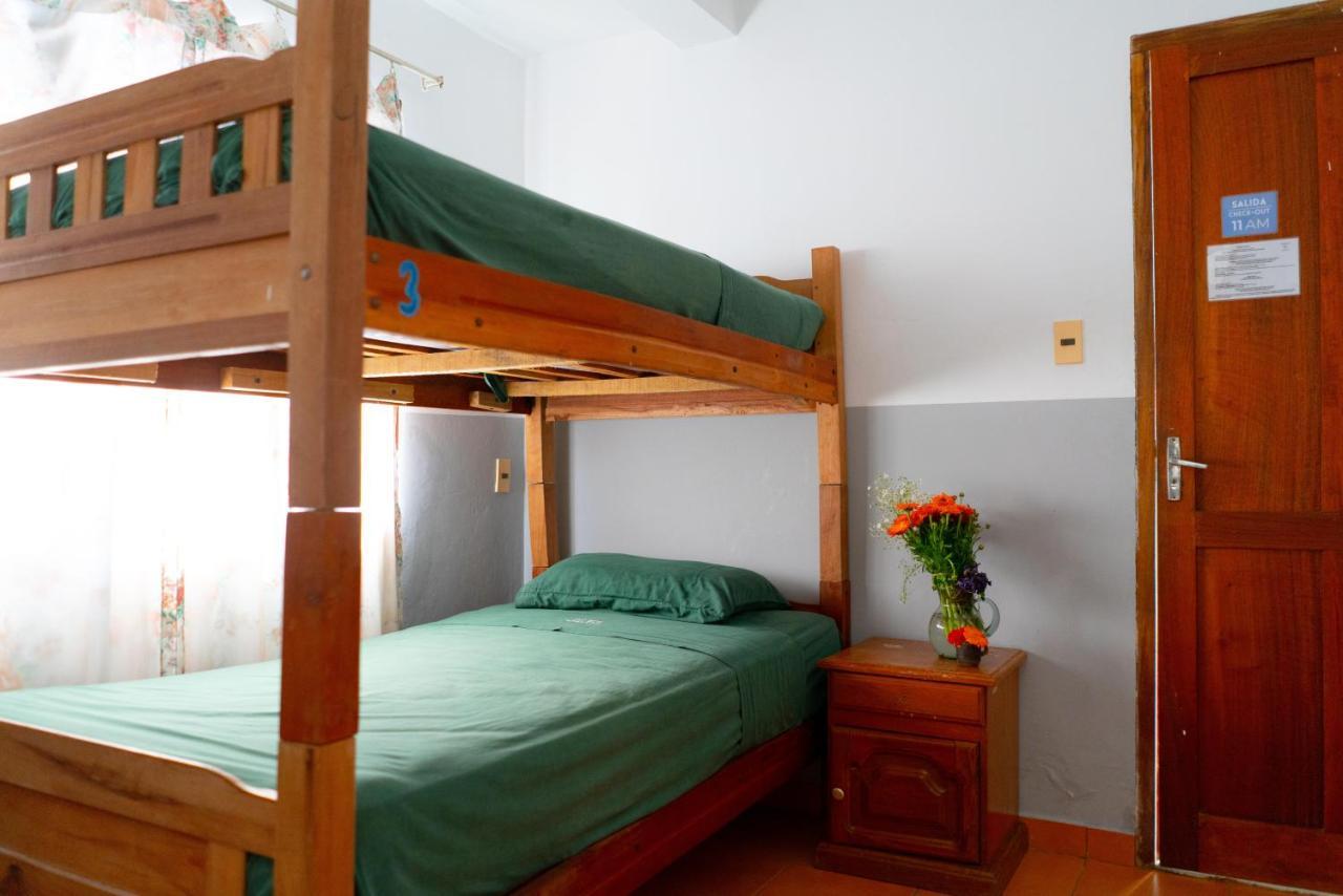 טריחה Hostal Zeballos מראה חיצוני תמונה