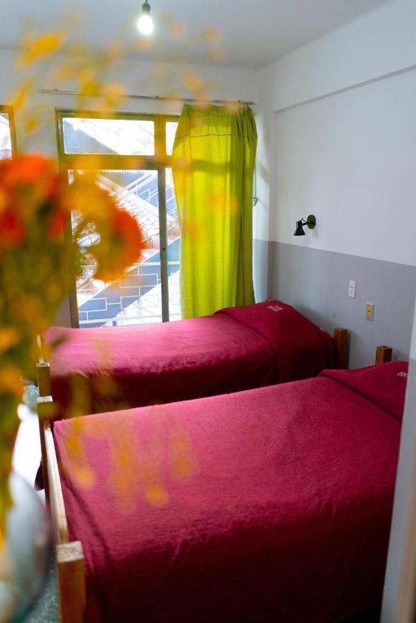 טריחה Hostal Zeballos מראה חיצוני תמונה